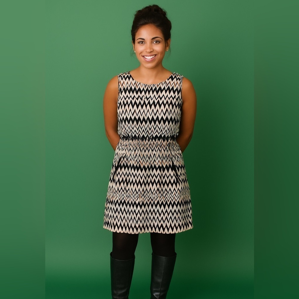Speed Control Pullover Sleeveless Dress  Medium BLACK Geometric DESIGN Pockets